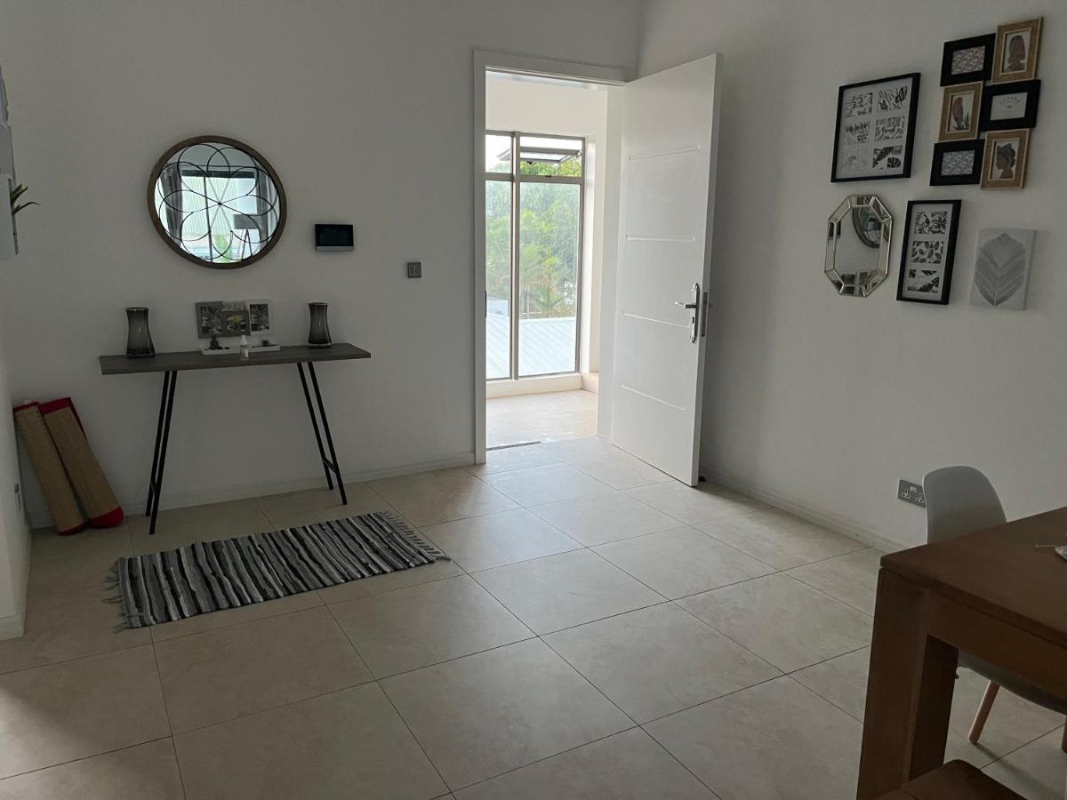 Coastal View Apartments Grand Baie Bagian luar foto