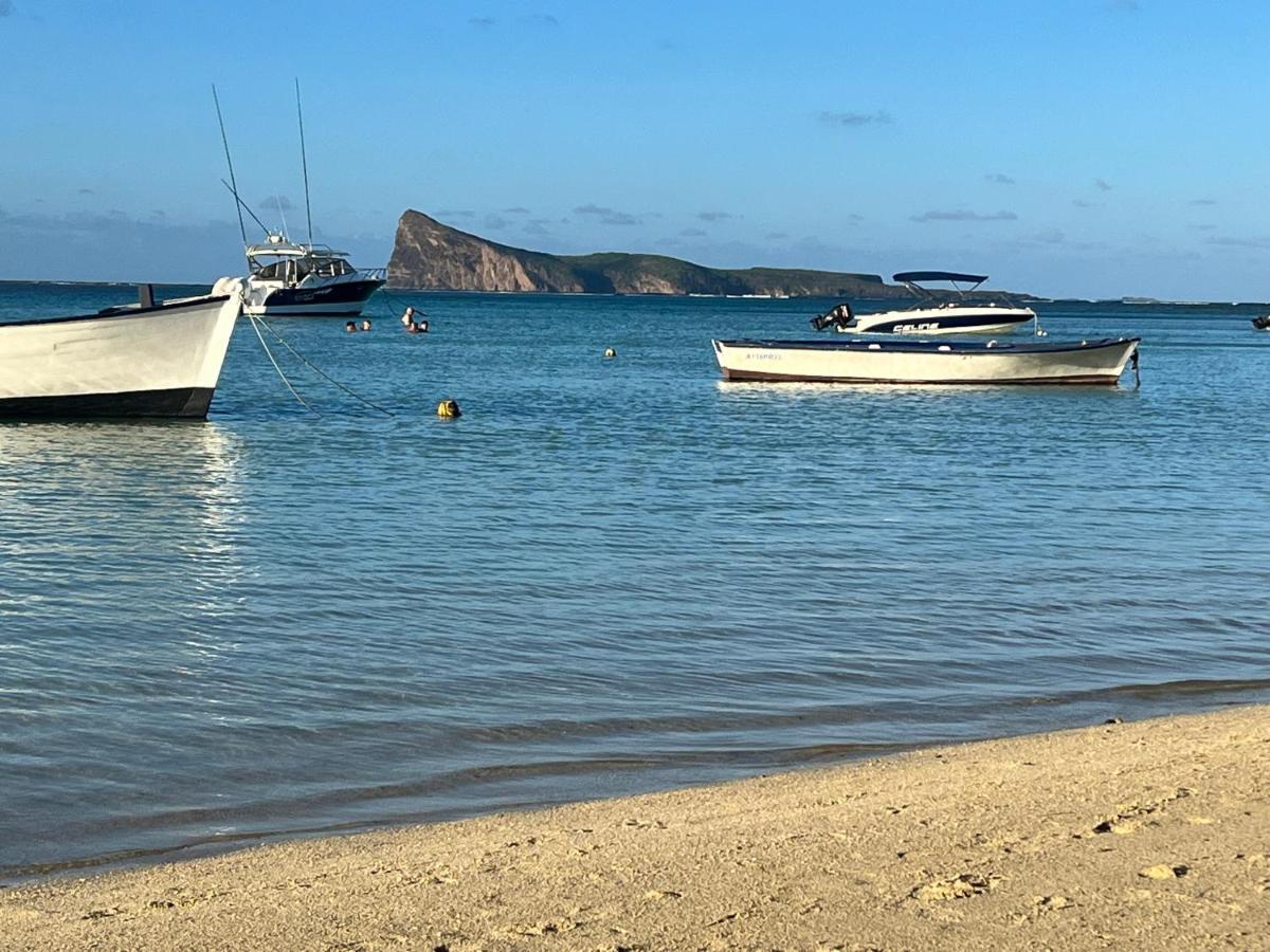 Coastal View Apartments Grand Baie Bagian luar foto