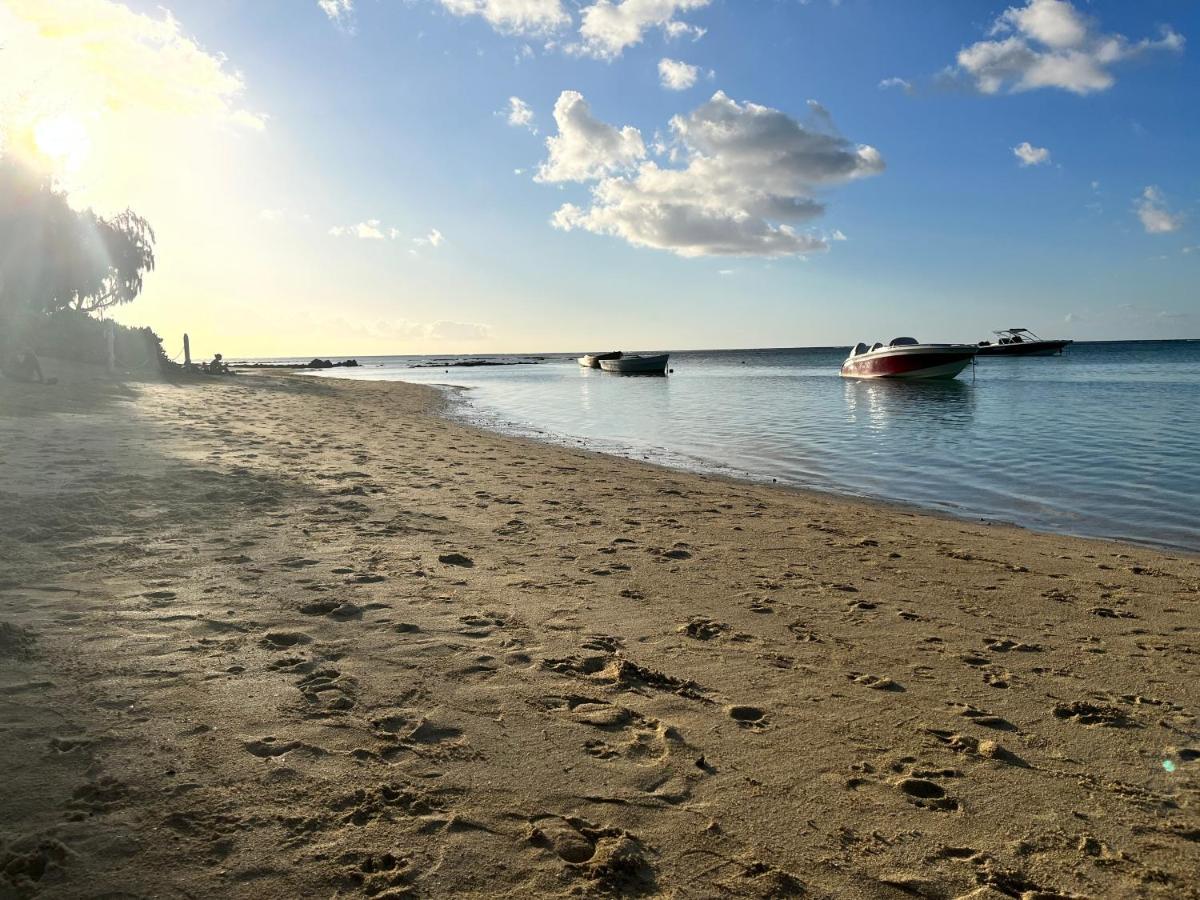 Coastal View Apartments Grand Baie Bagian luar foto