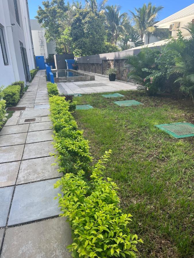 Coastal View Apartments Grand Baie Bagian luar foto