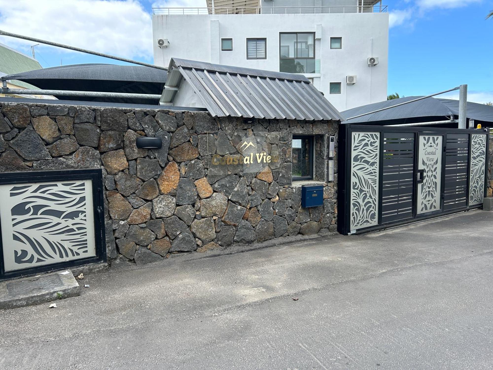 Coastal View Apartments Grand Baie Bagian luar foto