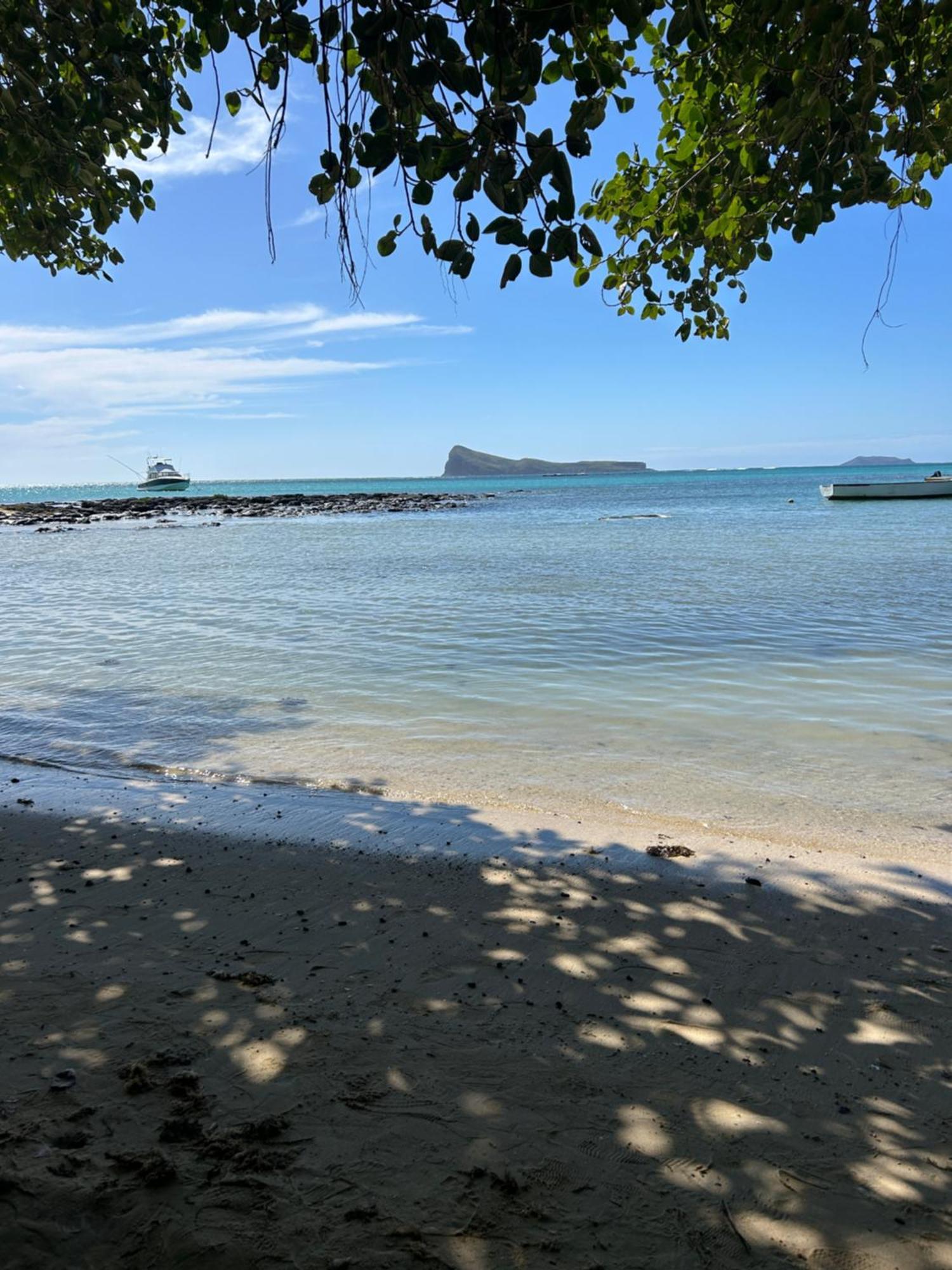 Coastal View Apartments Grand Baie Bagian luar foto
