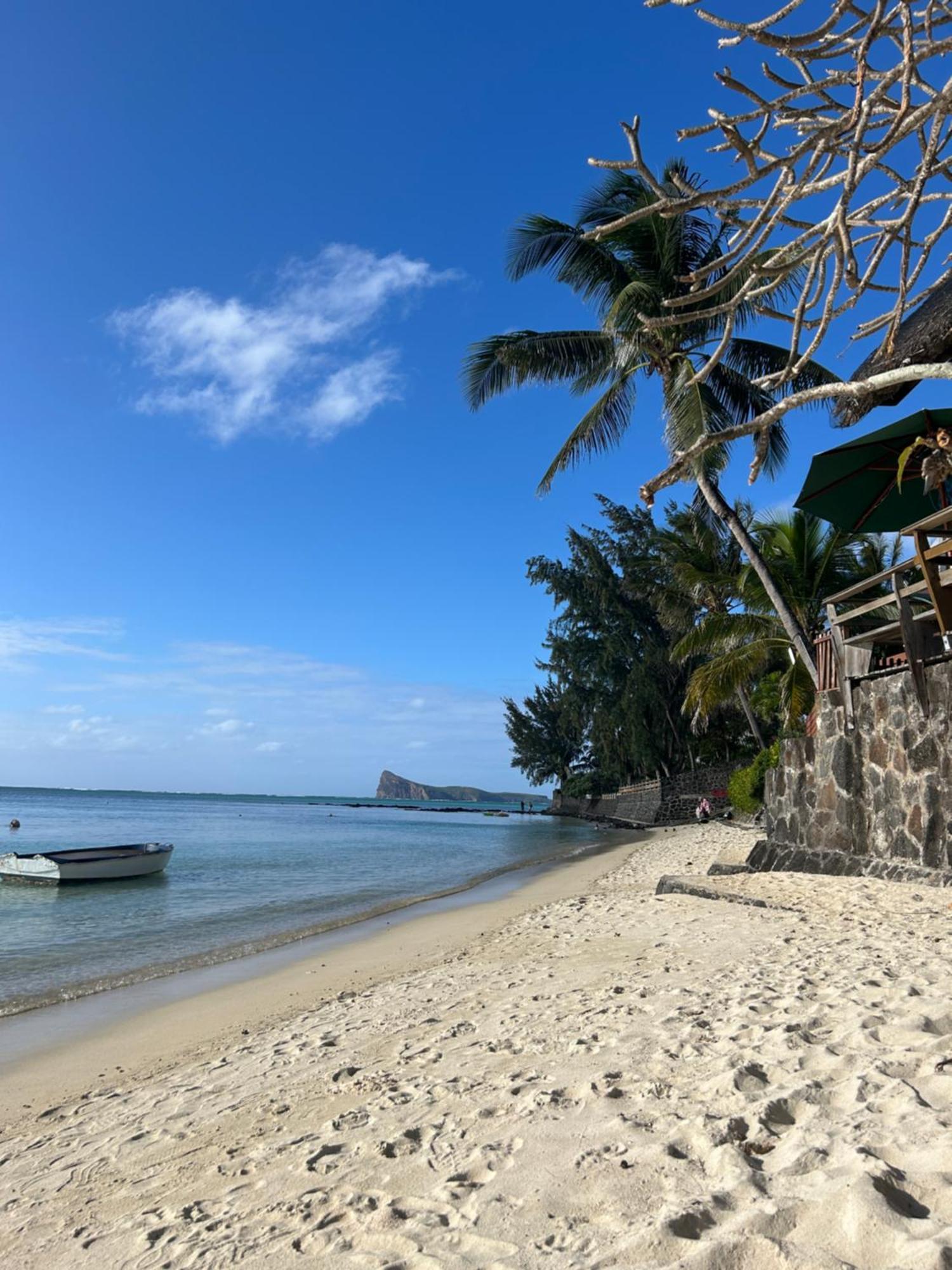 Coastal View Apartments Grand Baie Bagian luar foto